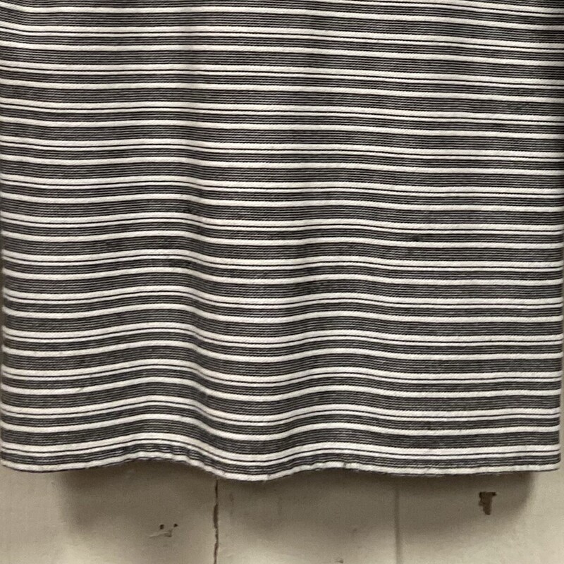 Wht/blk Stripe Cowl Top
Wht/blk
Size: Small