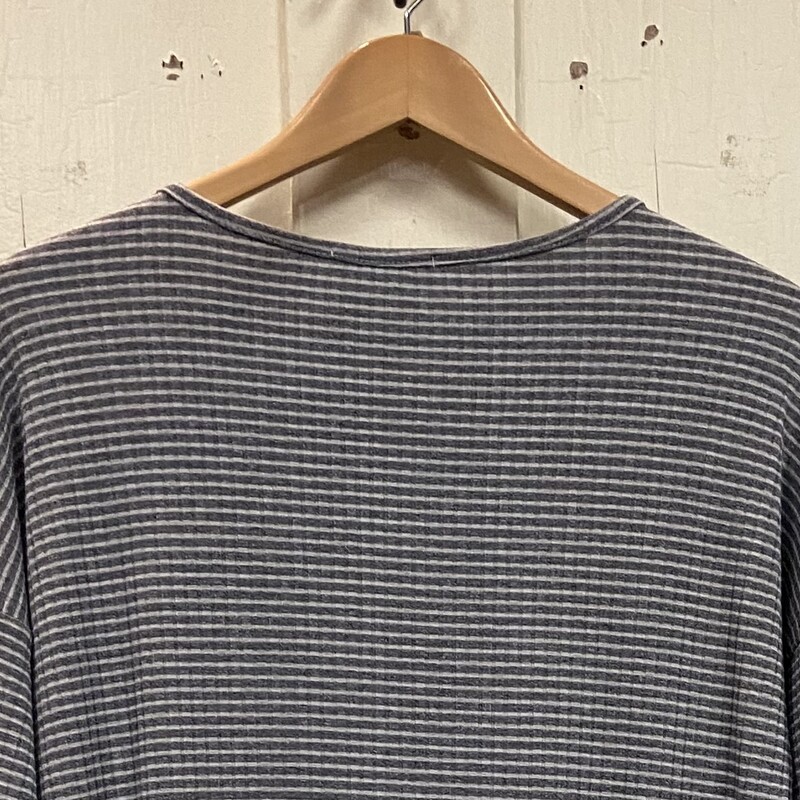 Gry/wt Stripe LS Tee<br />
Gry/wht<br />
Size: Small