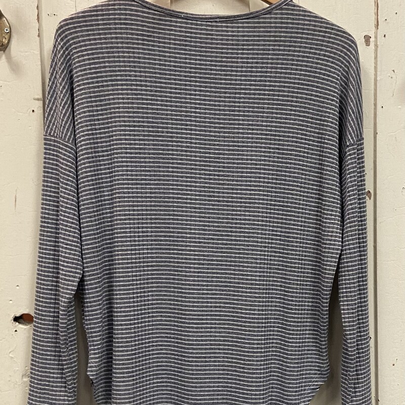 Gry/wt Stripe LS Tee<br />
Gry/wht<br />
Size: Small