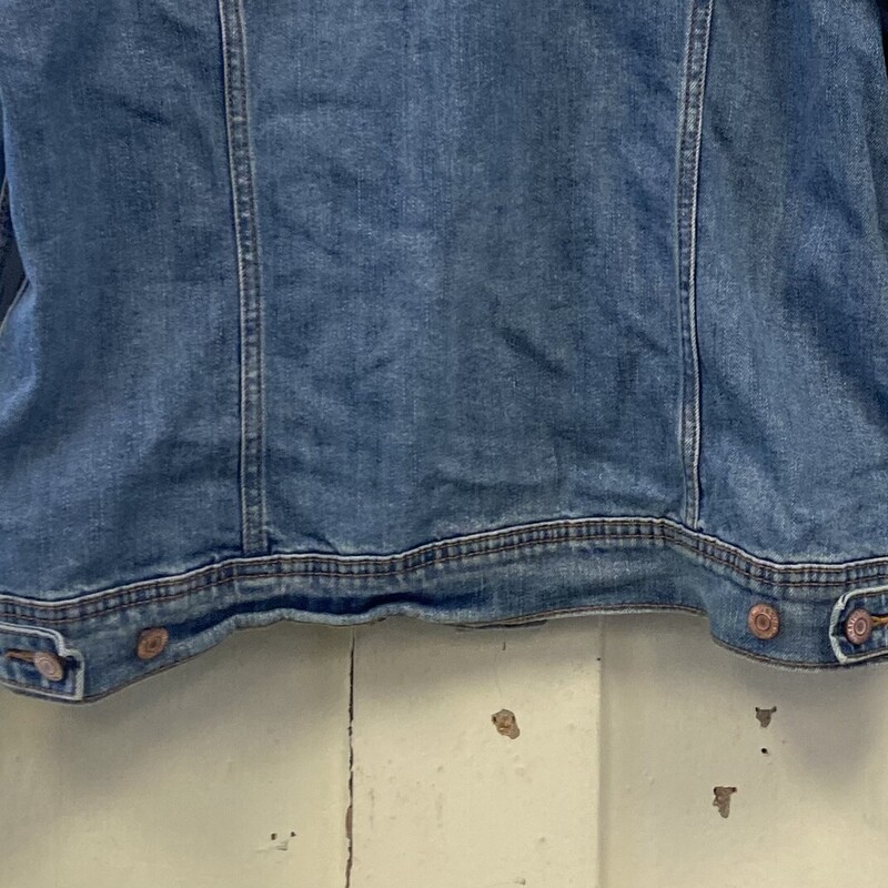 Denim Jacket<br />
Blue<br />
Size: XL