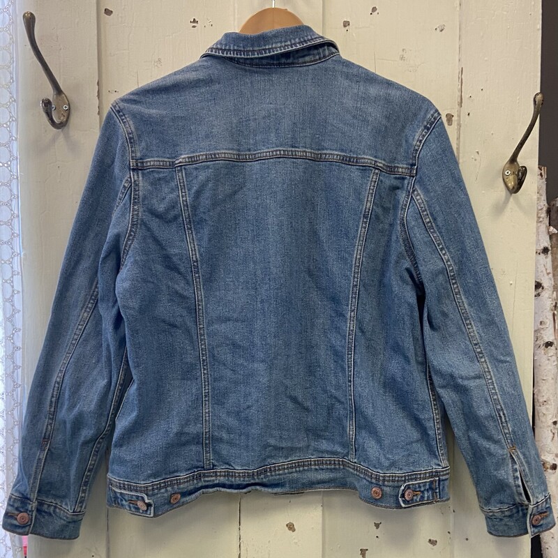 Denim Jacket<br />
Blue<br />
Size: XL