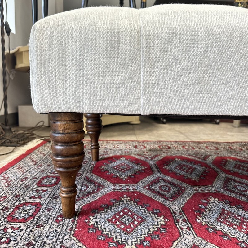 Tufted Oblong Ottoman, Cream<br />
Size: 50x20x16