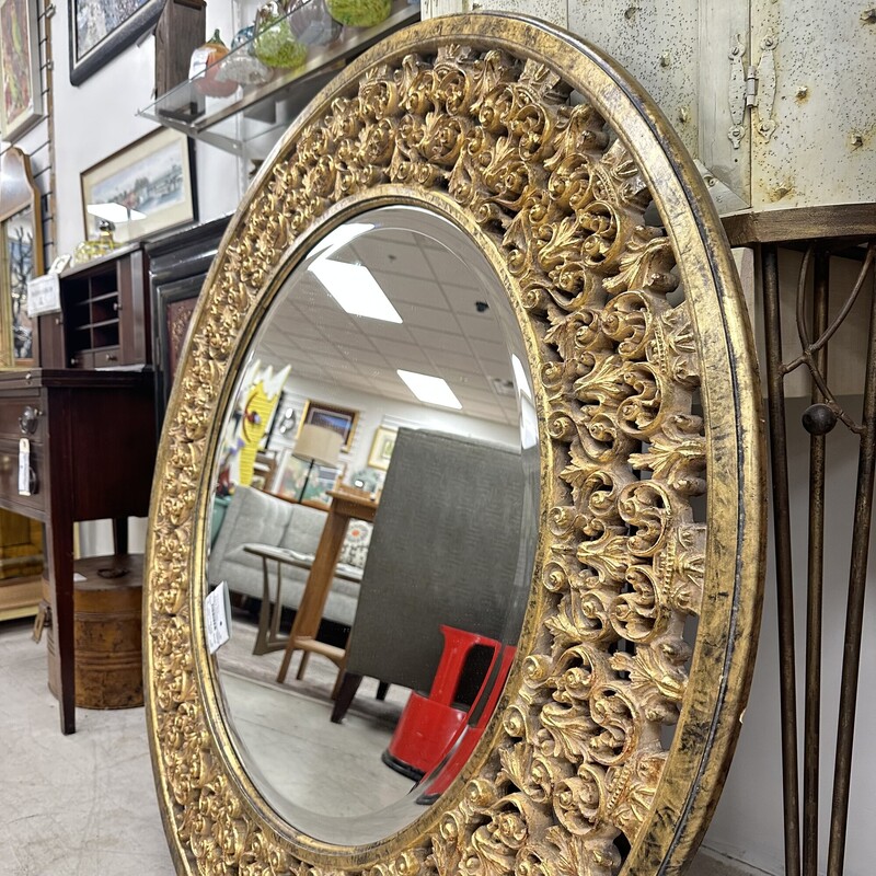 Beautiful Ethan Allen `Florentine`, Round Mirror, Gold Gilt
Size: 46in diameter