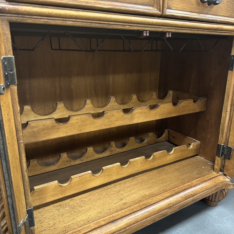 Wood Bar Cabinet, Wood w/ 2-doors<br />
Size: 37x19x35