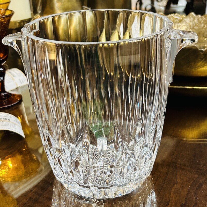 Crystal Cut Design Ice Bucket
Clear
Size: 8.5 x 8H