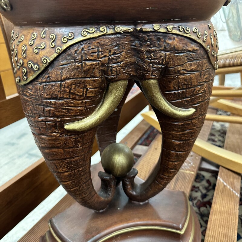 Elephant Side Table, Round
Size: 18W x 23H