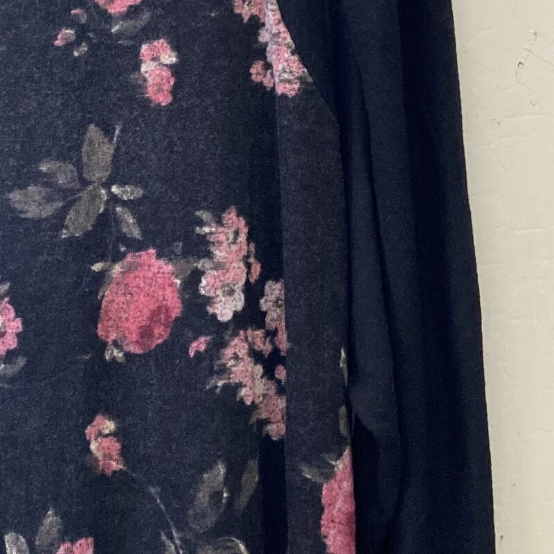 Blk/rose Floral Top
Blk/rose
Size: 4X