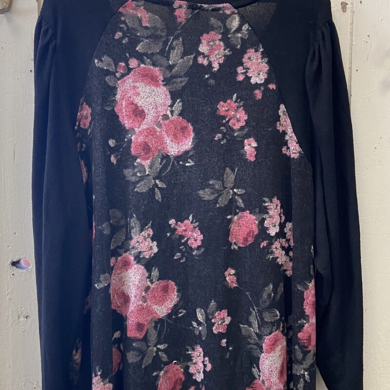 Blk/rose Floral Top<br />
Blk/rose<br />
Size: 4X