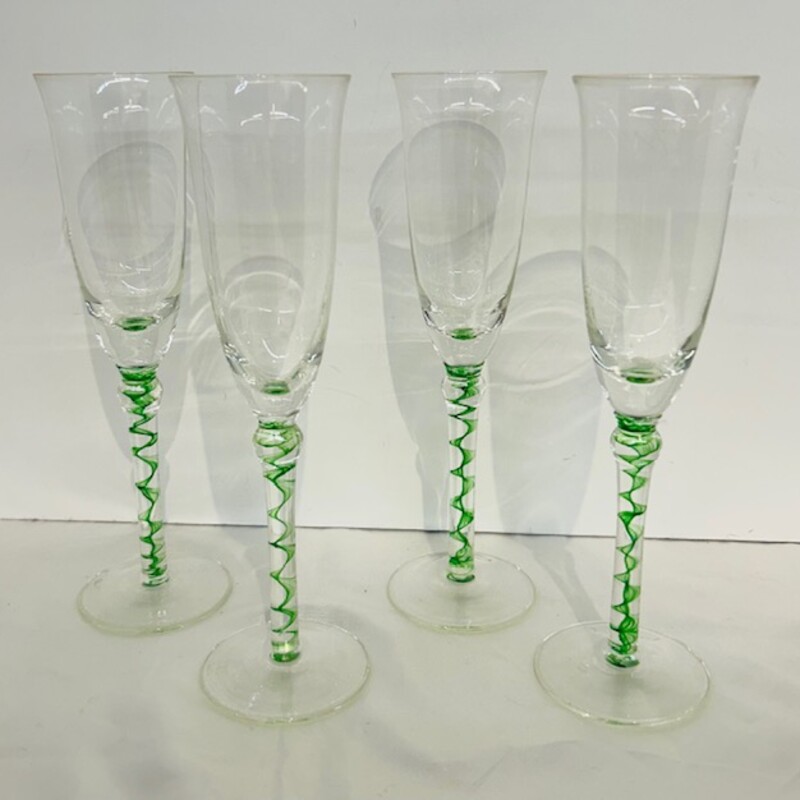 Set of 4 Champagne Glasses with Filigree Stem
Clear Green
Size: 3 x 9H