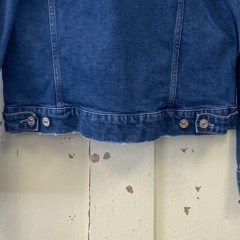 Blu Denim Jacket<br />
Blue<br />
Size: M R $175