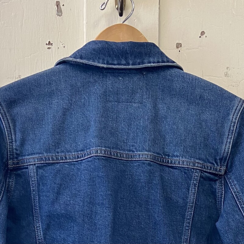 Blu Denim Jacket<br />
Blue<br />
Size: M R $175