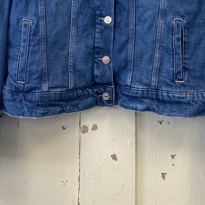 Blu Denim Jacket<br />
Blue<br />
Size: M R $175