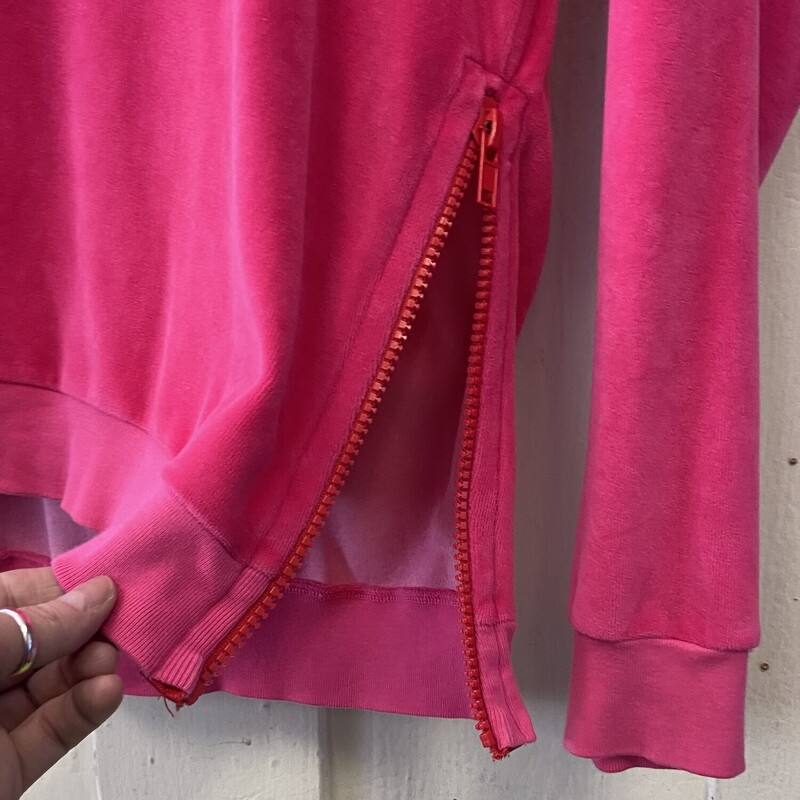 Hot Pink Velour Crewneck<br />
Hot Pink<br />
Size: M R $79