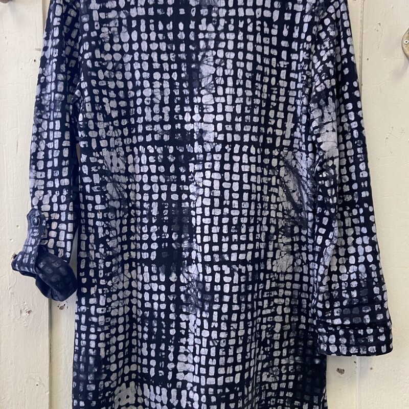 Blu/wht Pattern Top<br />
Blu/wht<br />
Size: S R $87