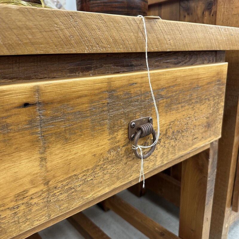 PAIR Rustic Nightstands, Wood/Pine<br />
Size: 27x24x22