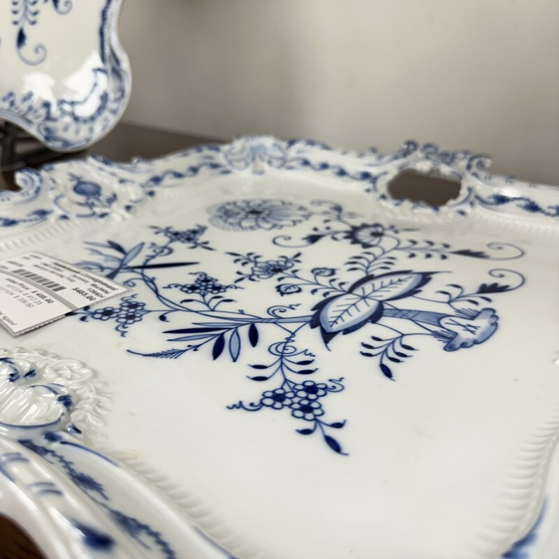 Meissen Serving Tray, Made in Germanym, Blue and White.
Size: 16in sq