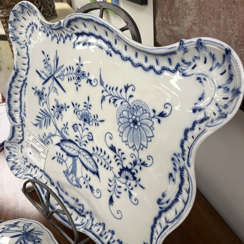 Meissen Serving Tray, Made in Germany, Blue and White.<br />
Size: 19x15in