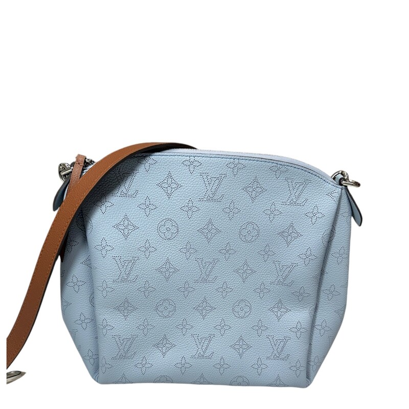 LOUIS VUITTON Mahina Babylone Chain BB in Bleu Horizon and Pumpkin. This tote is crafted of perforated Louis Vuitton monogram on light blue leather. This bag features silver hardware, a removable brown leather crossbody strap, and a leather-wrapped silver chain shoulder strap. The top zipper opens to an interior of dark orange suede with zipper and patch pockets.<br />
<br />
Date Code:AH0149<br />
<br />
Base length: 9.50 in<br />
Height: 9.50 in<br />
Width: 5.00 in<br />
Drop: 4.00 in<br />
Drop: 18.25 in