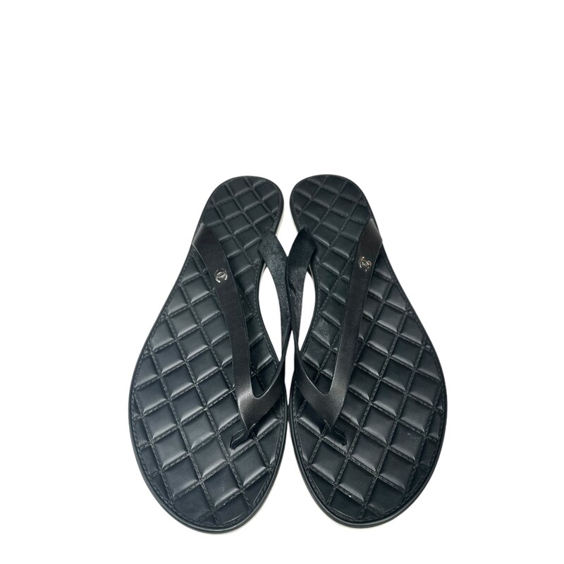 CHANEL Calfskin Rubber Thong Sandals  in Black. These  sandals are crafted of calfskin leather straps with small silver CC logos and soft, quilted lambskin insoles. They feature sturdy rubber soles and a white pinstripe along the circumference of each thong.
Code:FG30778