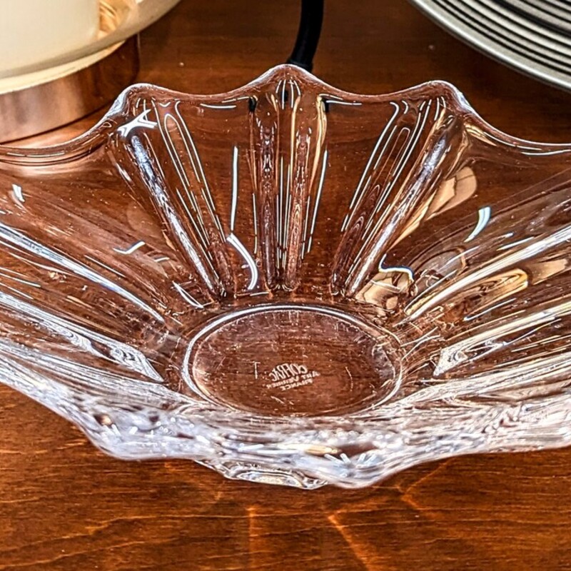 Cofrac French Art Glass Bowl
Clear
Size: 14 x 6.5 x 2H