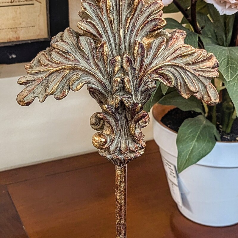 Ornate Leaf Medallion Tall Candleholder
Gold Red
Size: 6 x 5.5 x 17H