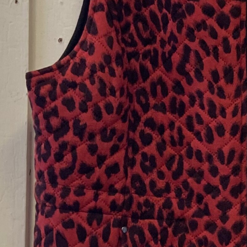 Red/blk Leop Quilt Vest<br />
Red/blk<br />
Size: Medium