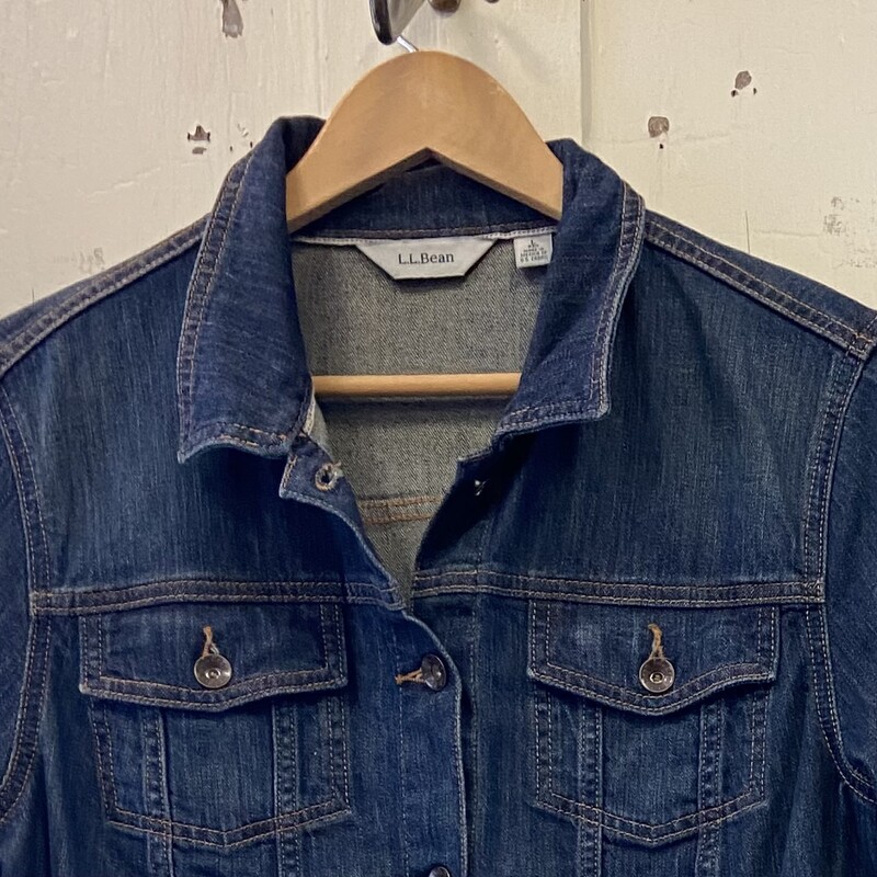 Denim Jean Jacket<br />
Blue<br />
Size: Large