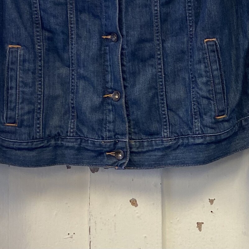 Denim Jean Jacket<br />
Blue<br />
Size: Large