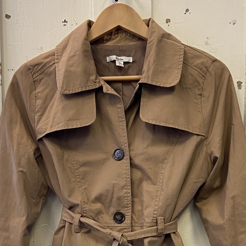 Tan Bttn Trench Coat<br />
Tan<br />
Size: Medium