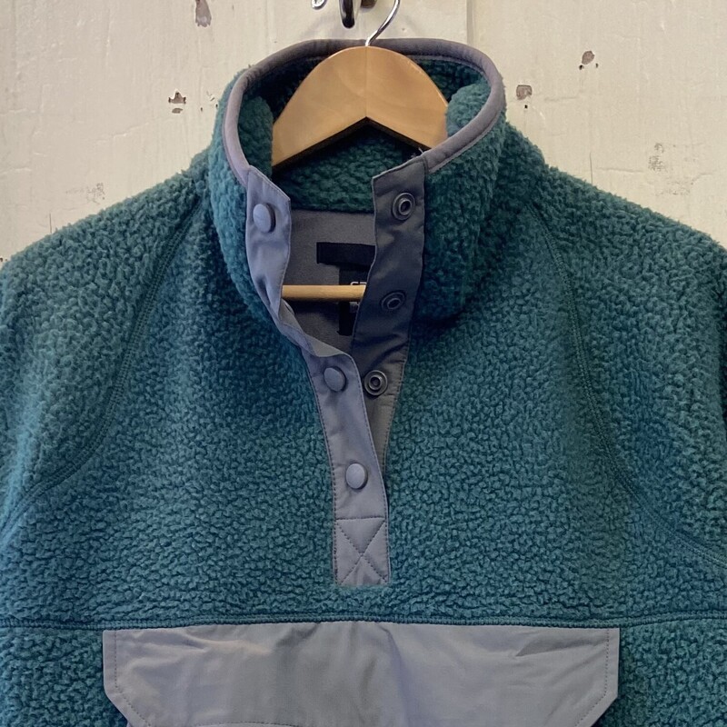 NWT Grn Fleece Pullover<br />
Green<br />
Size: M