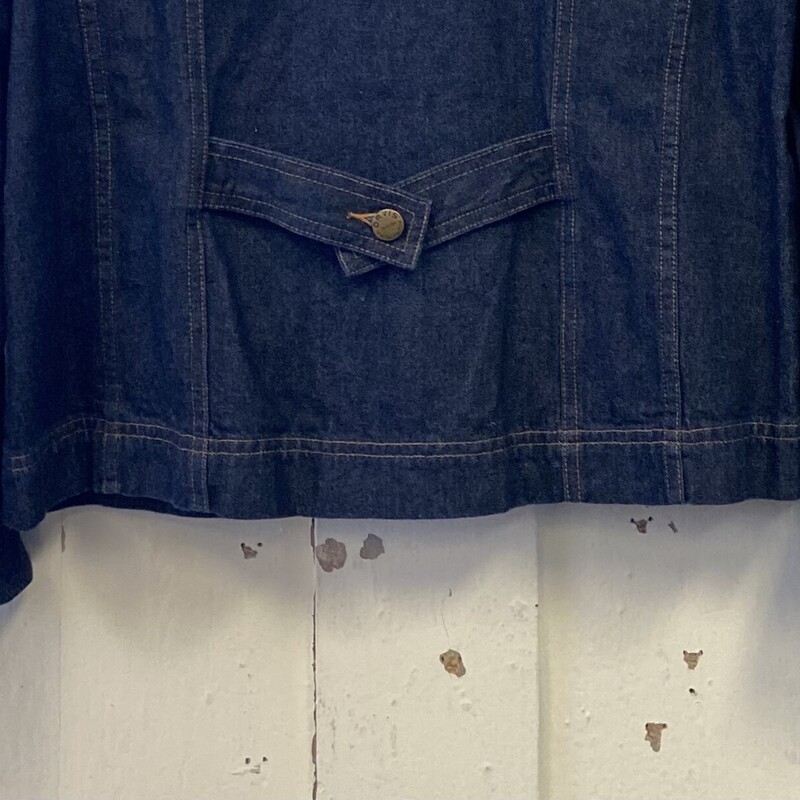 Denim Jacket<br />
Blue<br />
Size: Medium