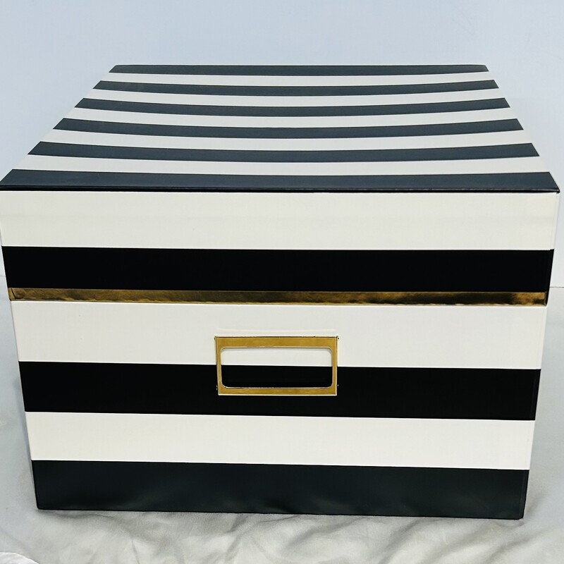 Kate Spade Nesting Box
Black White
Size: 10.5 x 7 H