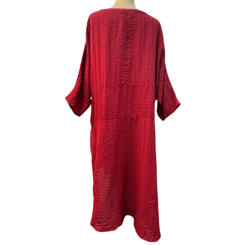 Eleven Stitch Crinkle Texture Dress<br />
3/4 sleeves<br />
Has pockets!<br />
Asymmetrical hem<br />
74% Rayon/26% Nylon<br />
Color: Garnet<br />
Size: Medium