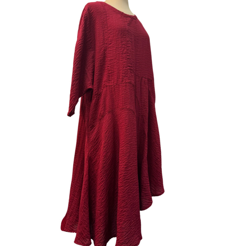 Eleven Stitch Crinkle Texture Dress<br />
3/4 sleeves<br />
Has pockets!<br />
Asymmetrical hem<br />
74% Rayon/26% Nylon<br />
Color: Garnet<br />
Size: Medium