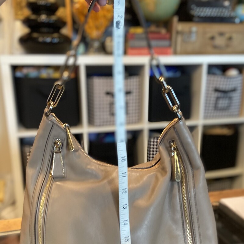 Taupe Leather Purse<br />
Taupe<br />
Size: Purse