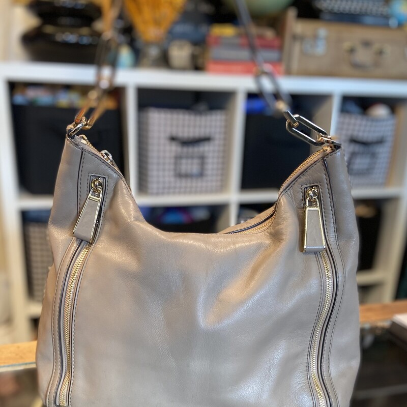 Taupe Leather Purse<br />
Taupe<br />
Size: Purse