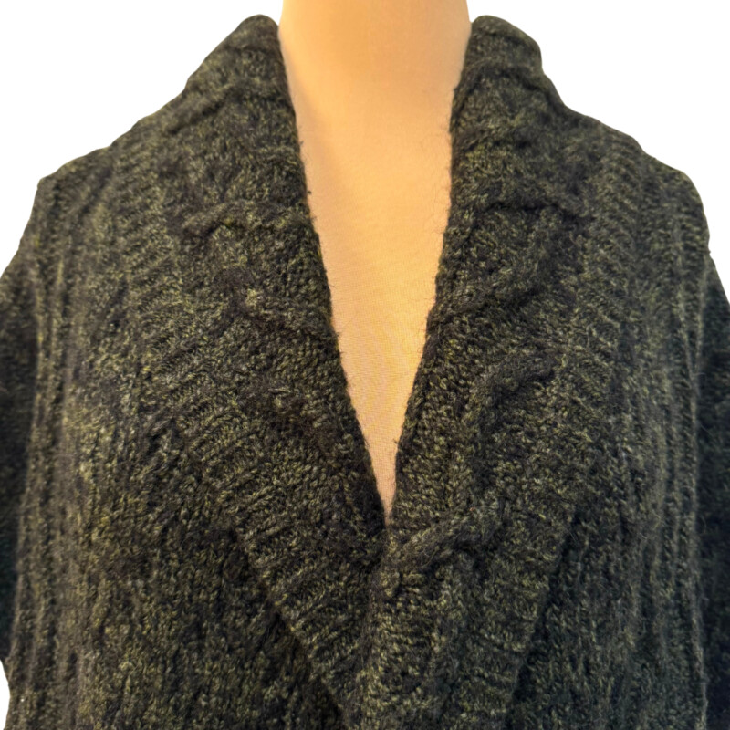 Alice & Olivia Open Vest<br />
Wool & Alpaca<br />
Cable Knit Design<br />
Color: Forest<br />
Size: Medium