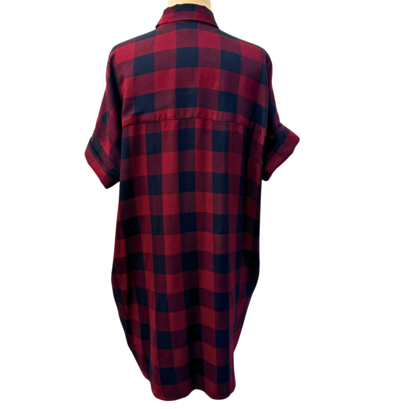 Madewell Shirt Dress<br />
Buffalo Plaid<br />
With Pockets<br />
Short Sleeve and Collared<br />
Burgandy and Black<br />
100% Viscose<br />
Size: Medium