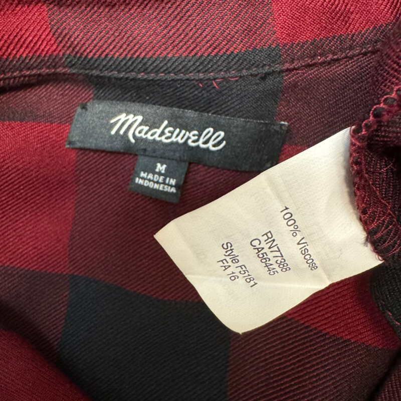 Madewell Shirt Dress<br />
Buffalo Plaid<br />
With Pockets<br />
Short Sleeve and Collared<br />
Burgandy and Black<br />
100% Viscose<br />
Size: Medium