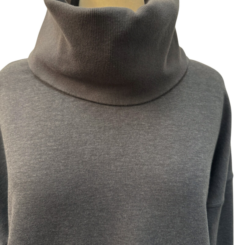 Mondetta Cowl Dress<br />
Front Pockets and Zipper Back<br />
Zipper Sides for Movement<br />
Fleece Lined<br />
Thumb Holes On Sleeves<br />
Color:  Gray<br />
Size: Large