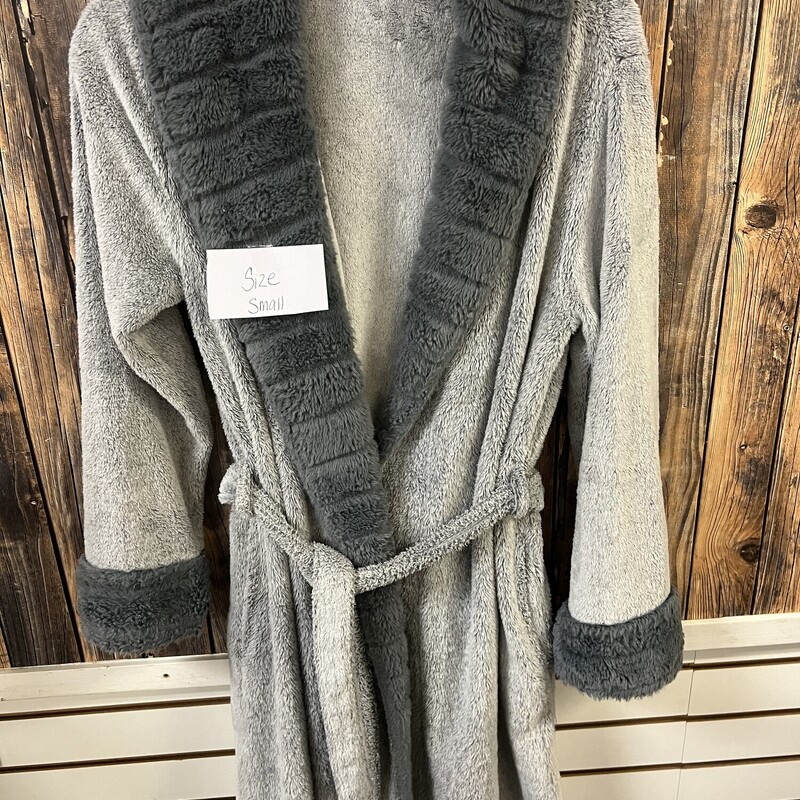 Gray Robe W-fur Collar