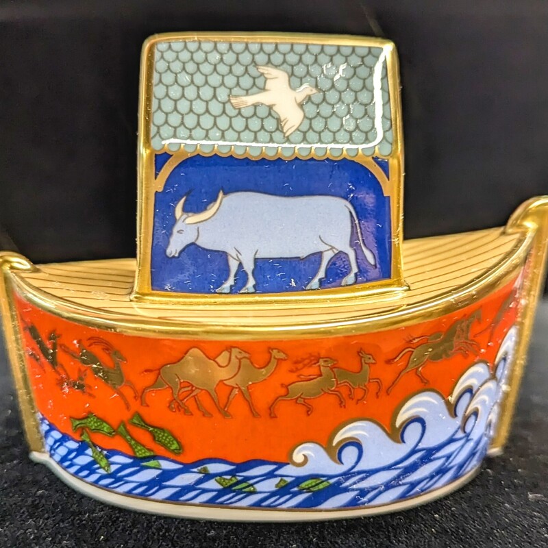 Royal Crown Derby Noahs Ark
Red, Blue, Gold
Size: 4x3H