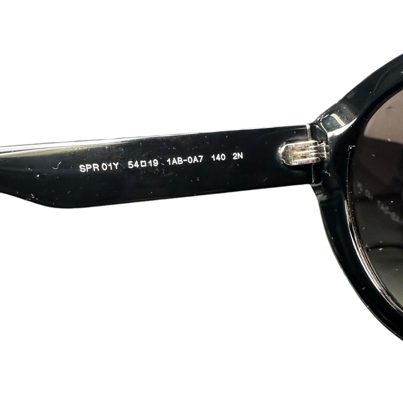 Prada Black Round Sunglasses<br />
Code: SPR01Y<br />
* Some scratches on lenses