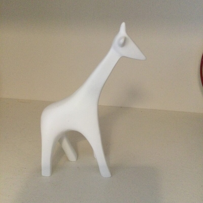 Giraffe Statue,
White,
Size: 7 X 3.5 In