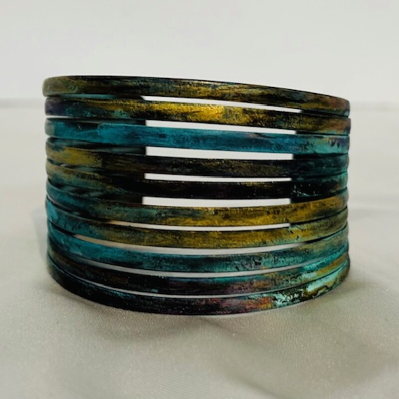 Copper Patina Ribbed Cuff Bracelet
Gold Green Gray Size: 3diameter