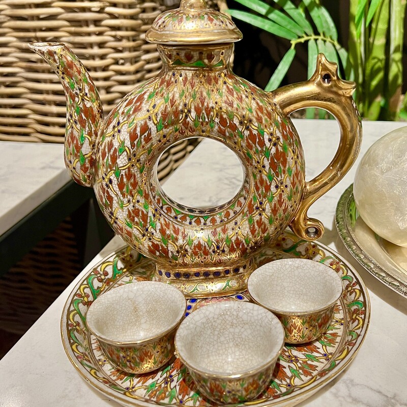 Teapot-Tray-Cups, Gilt