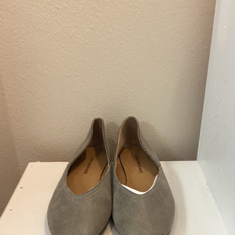 Taupe Lther Flat<br />
Taupe<br />
Size: 9 1/2