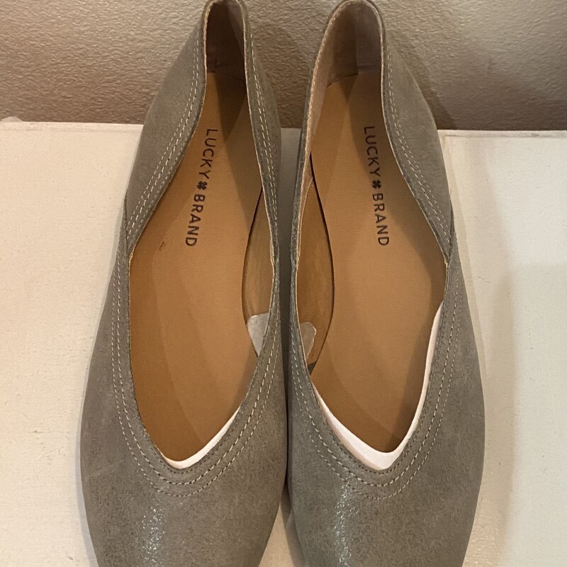 Taupe Lther Flat<br />
Taupe<br />
Size: 9 1/2