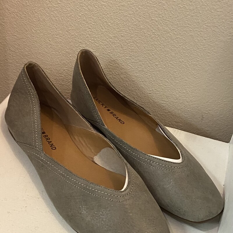 Taupe Lther Flat
Taupe
Size: 9 1/2