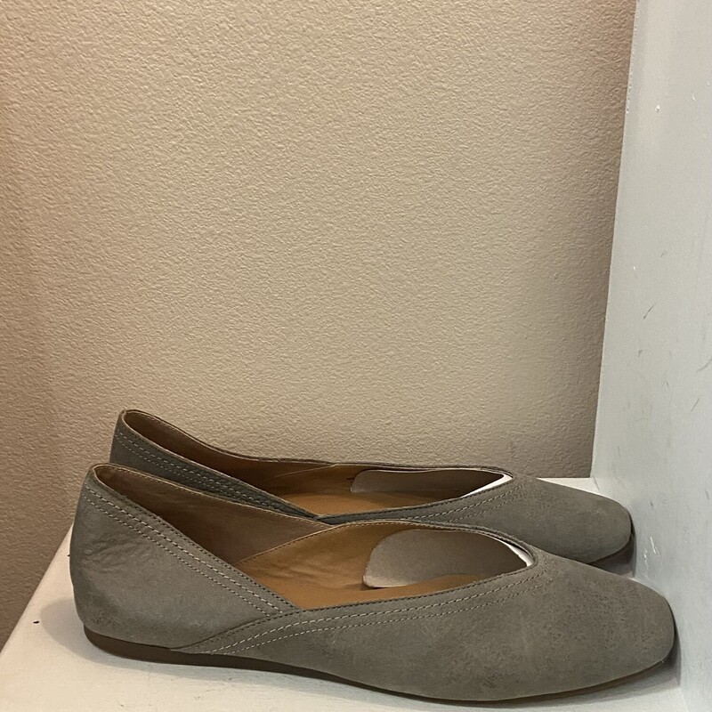 Taupe Lther Flat<br />
Taupe<br />
Size: 9 1/2